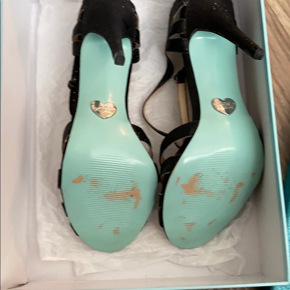 Shoes - Picture 4 of 8